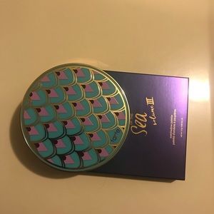 Tarte rainforest of the sea vol3 eyeshadow palette